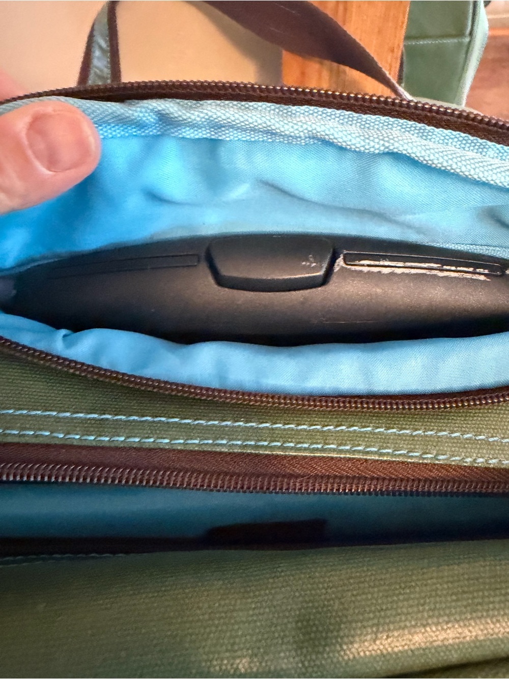Urban Junket Green Leather carry on bags - Picture 5 of 8